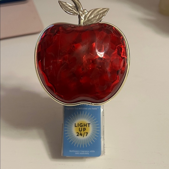 Bath & Body Works Red Apple Light Decor - Picture 2 of 5